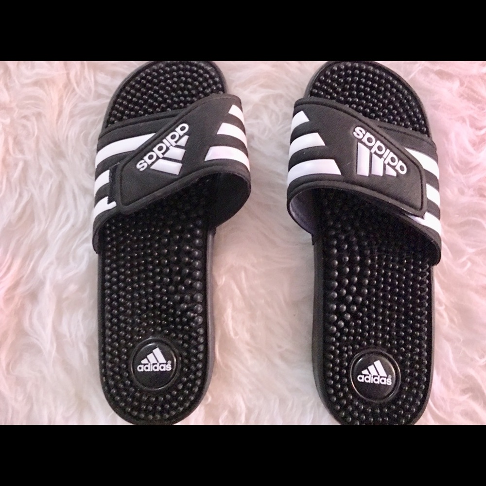 New adidas slippers - Picture 1 of 5